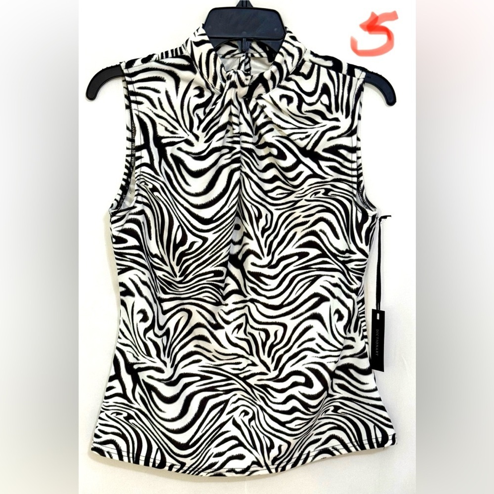 Black and White Fitted Graphic Button Down Shirt